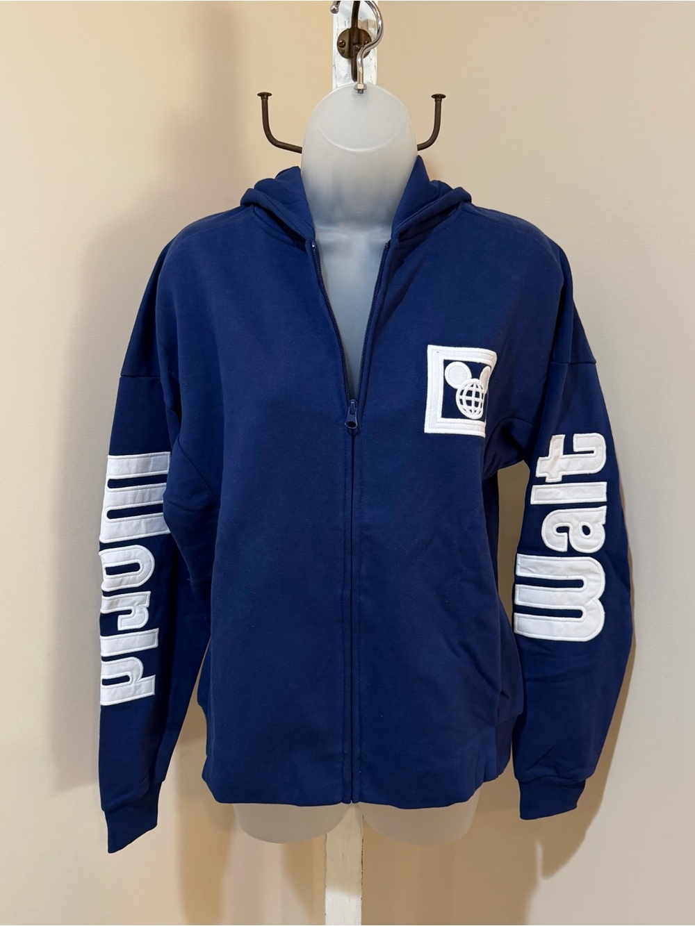 NEW WALT DISNEY WORLD SPIRIT JACKET
AUTHENTIC ORIGINAL EST. 1971 BLUE & WHITE XS